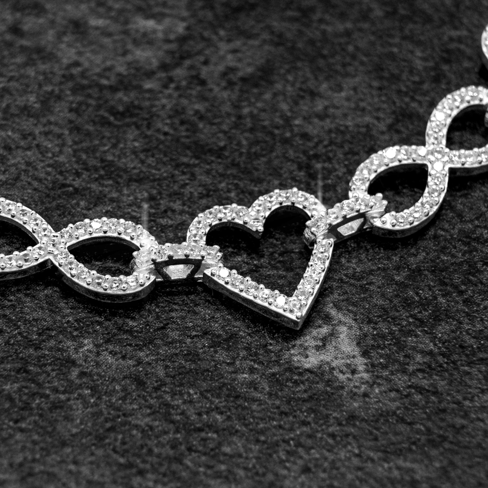 INFINITY HERZ ARMBAND