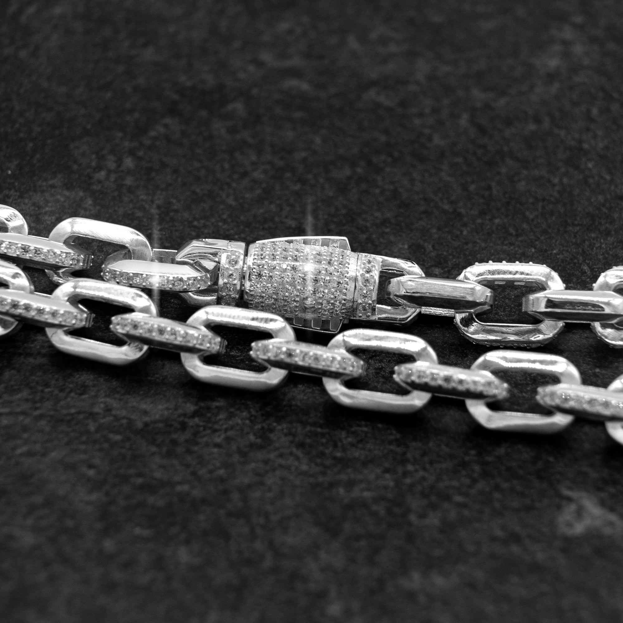 FROZEN ANCHOR ARMBAND