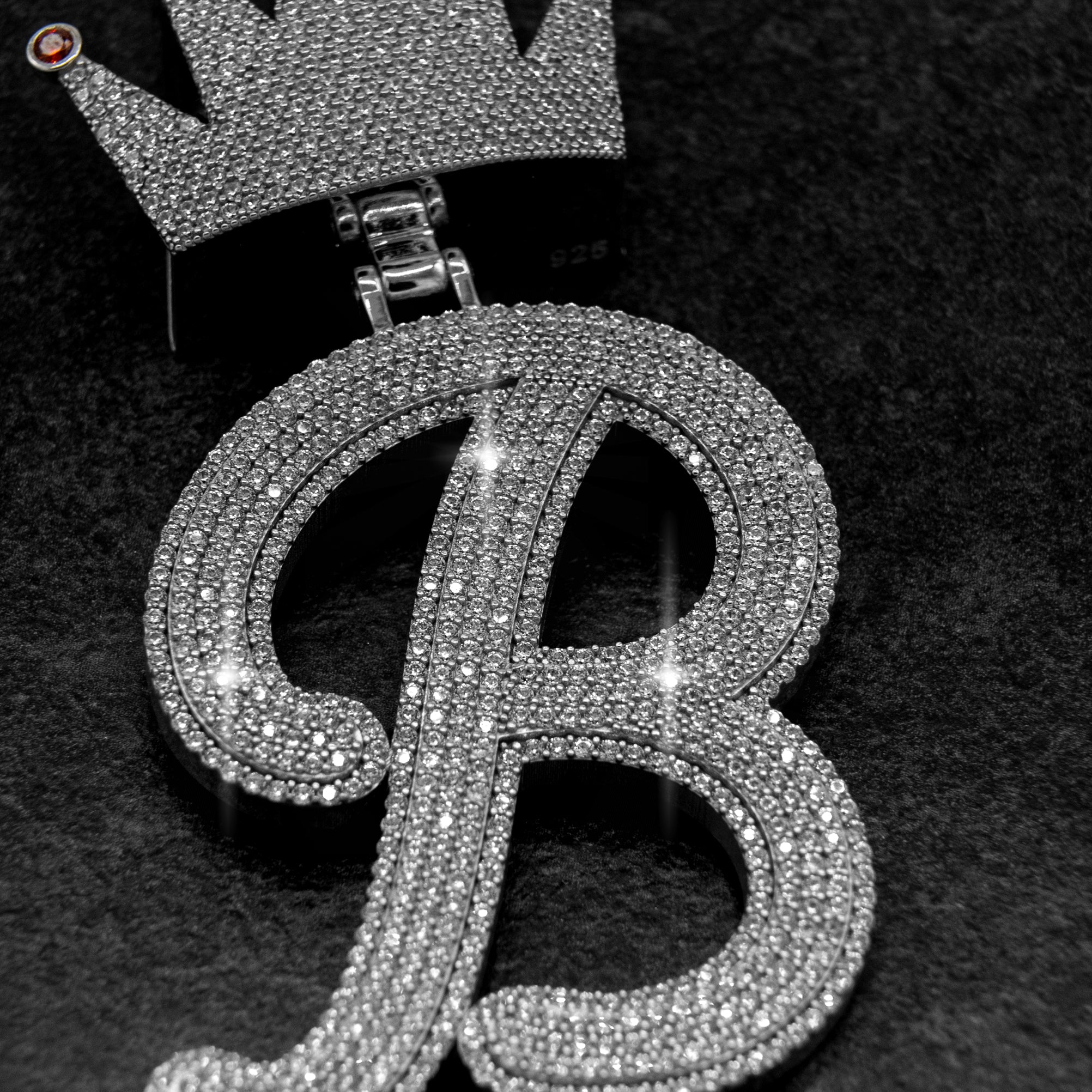 CUSTOM 4CM BUCHSTABE ANHÄNGER MIT KRONE