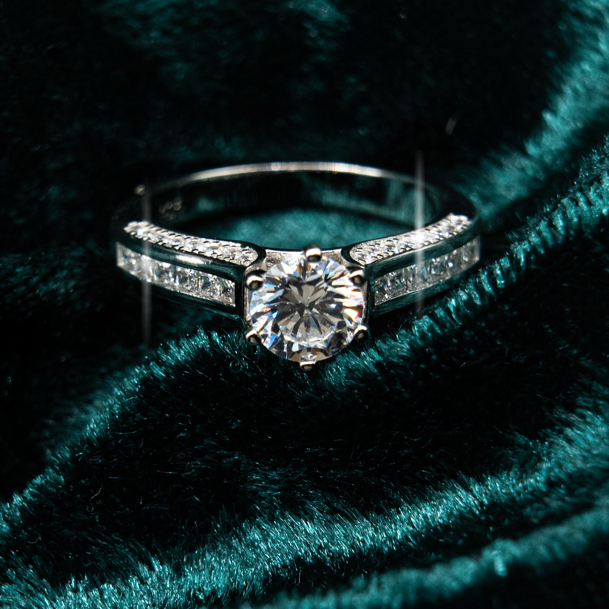 DIAMOND RING MADE IN ITALY