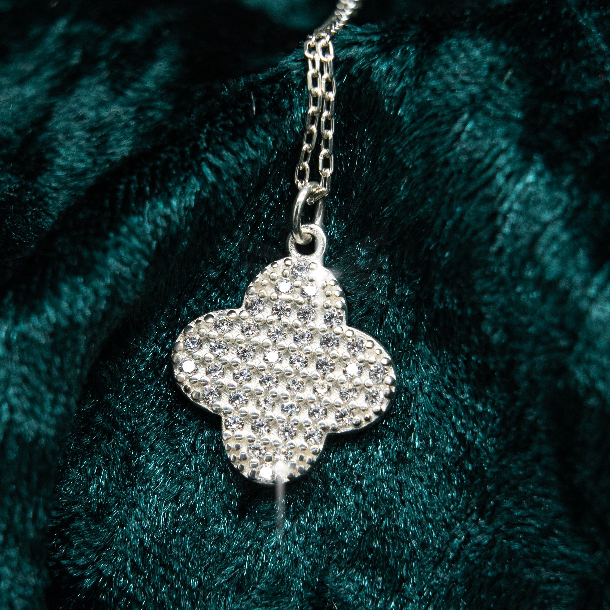 KLEEBLATT ZIRKONIA KETTE