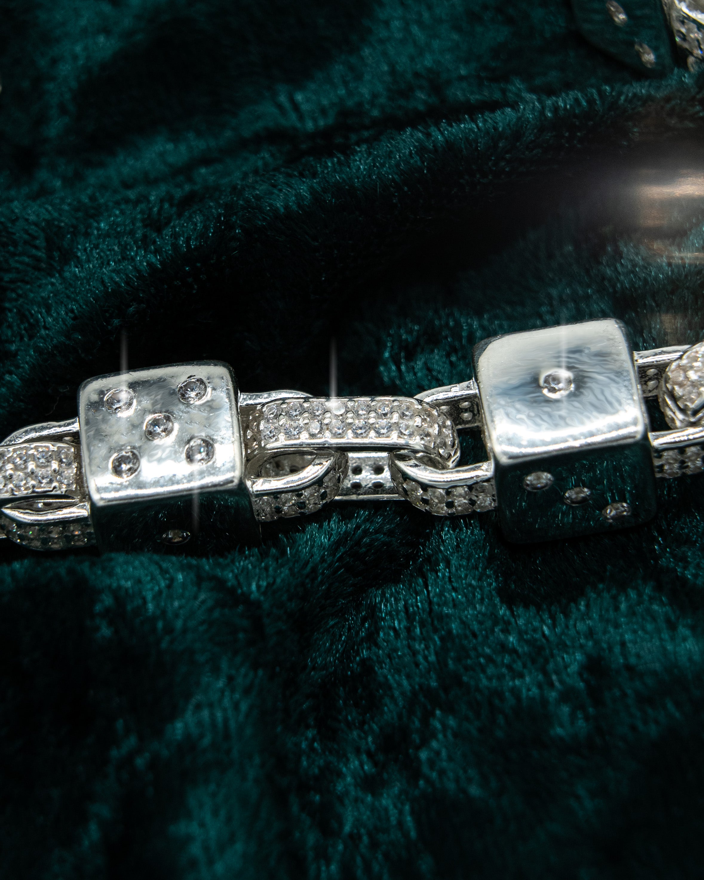 ICED WÜRFELARMBAND