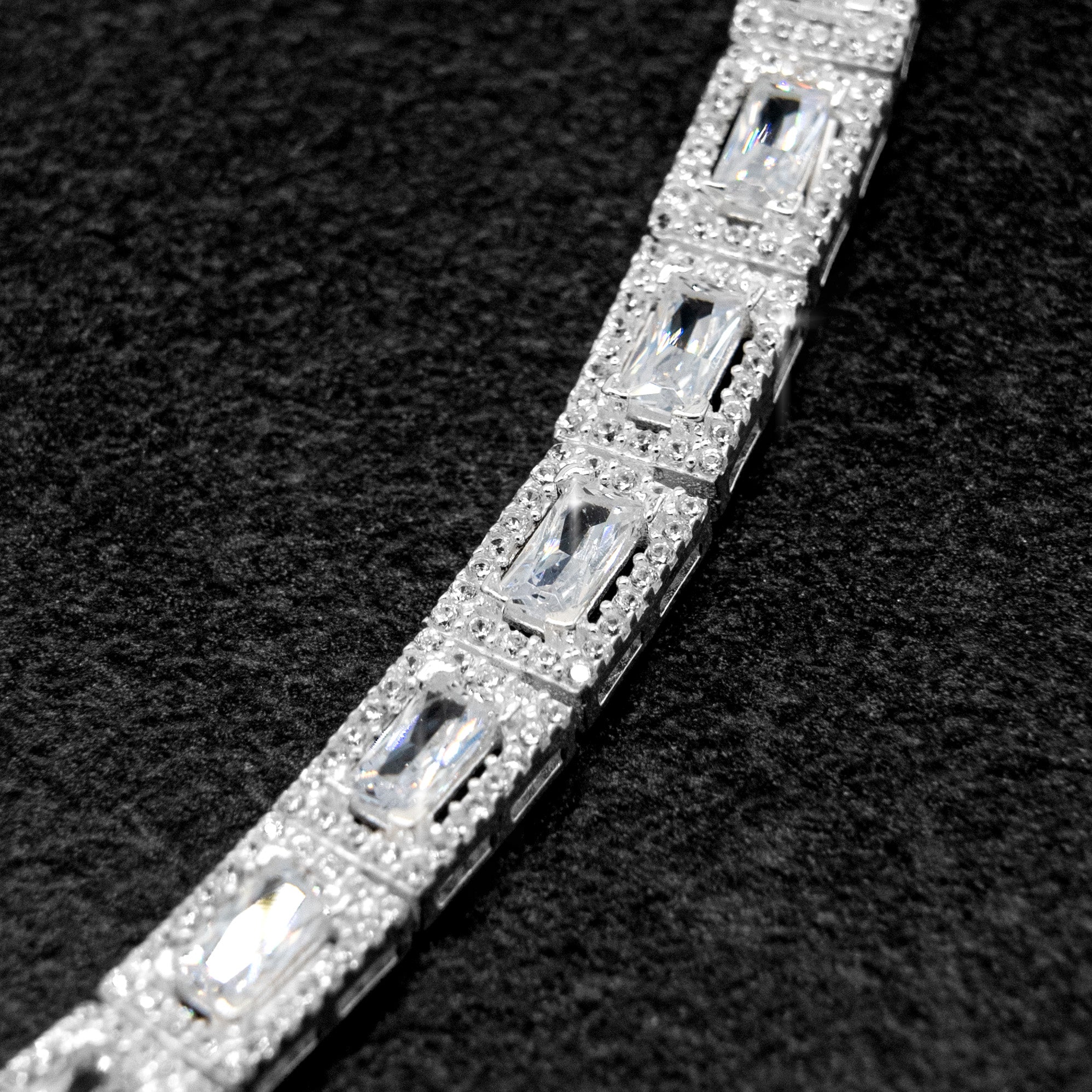 SQUARED DIAMOND ARMBAND