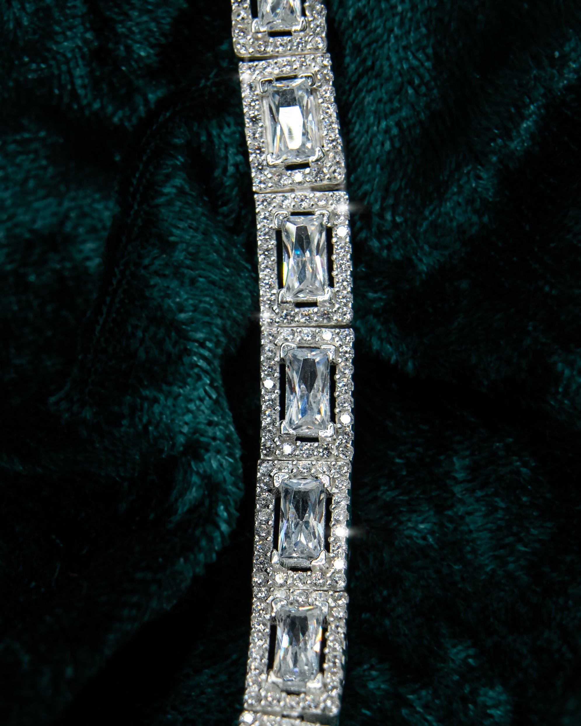SQUARED DIAMOND ARMBAND