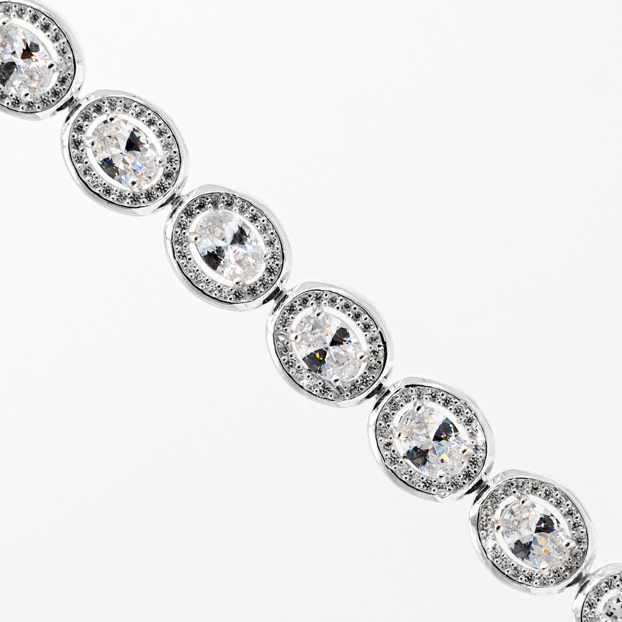 ROUND DIAMOND ARMBAND