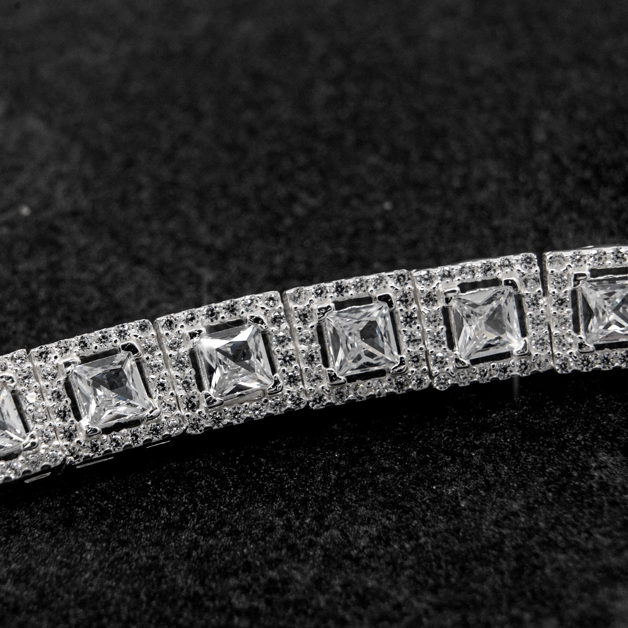 SQUARED DIAMOND ARMBAND