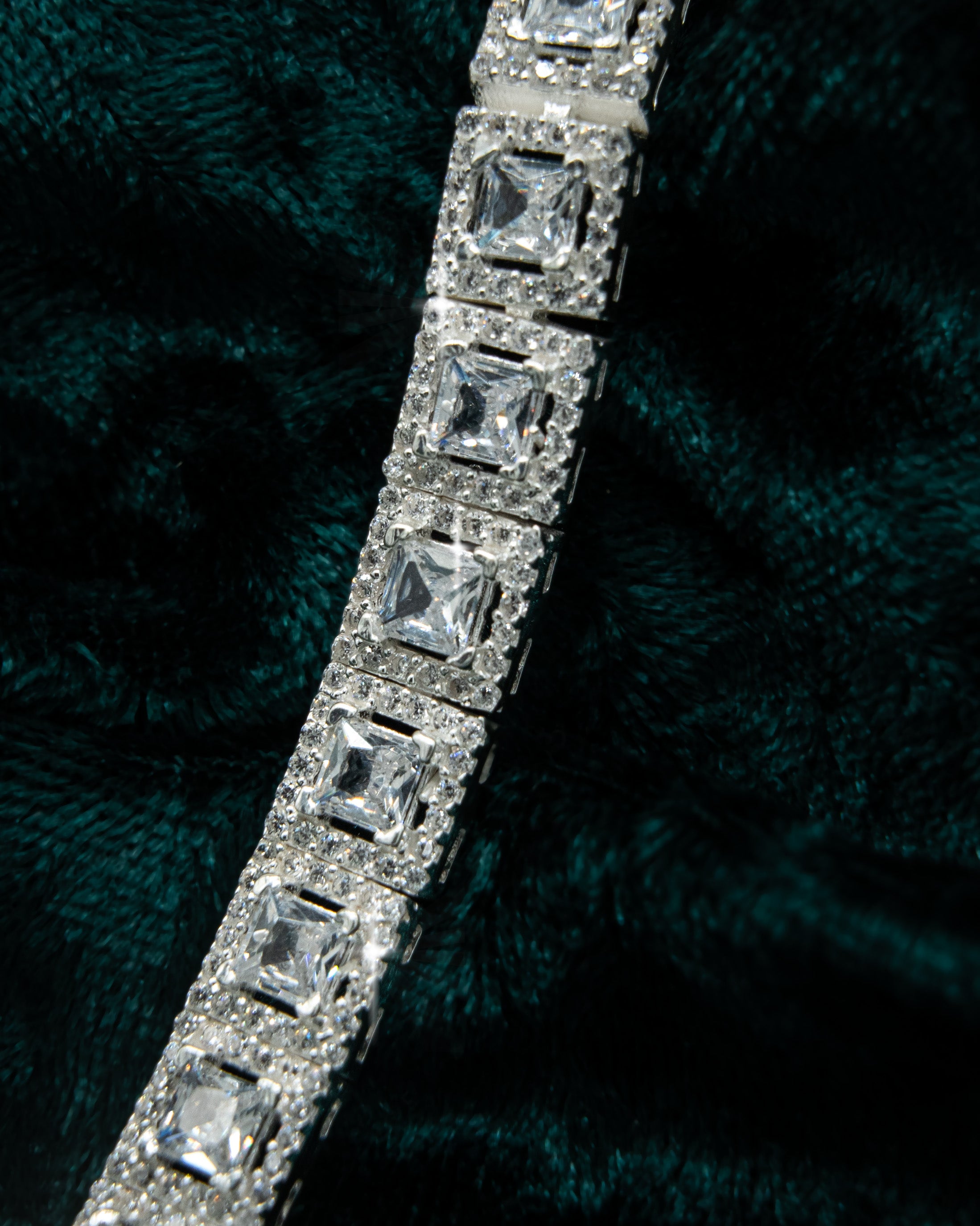 SQUARED DIAMOND ARMBAND