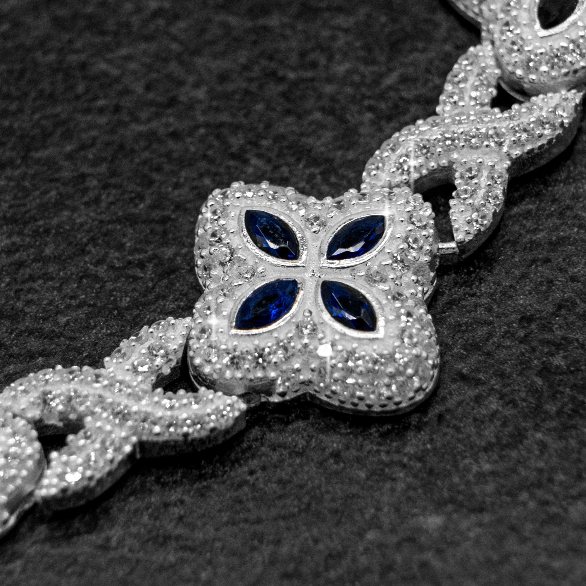 LUCKY FLOWER ARMBAND