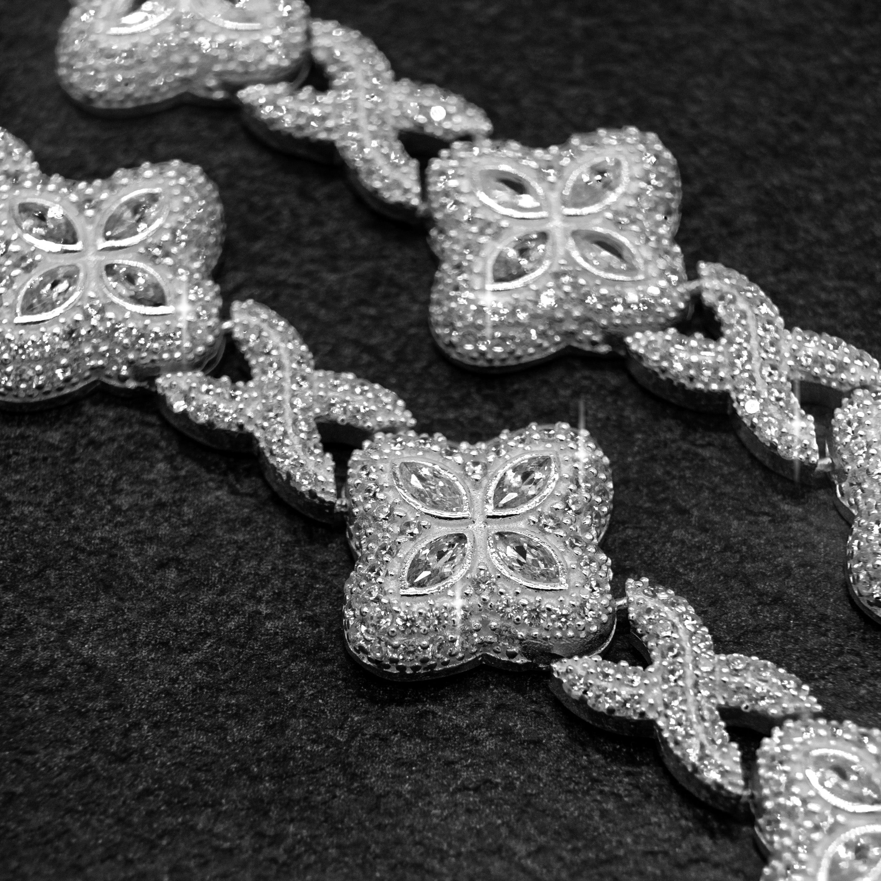 LUCKY FLOWER KETTE