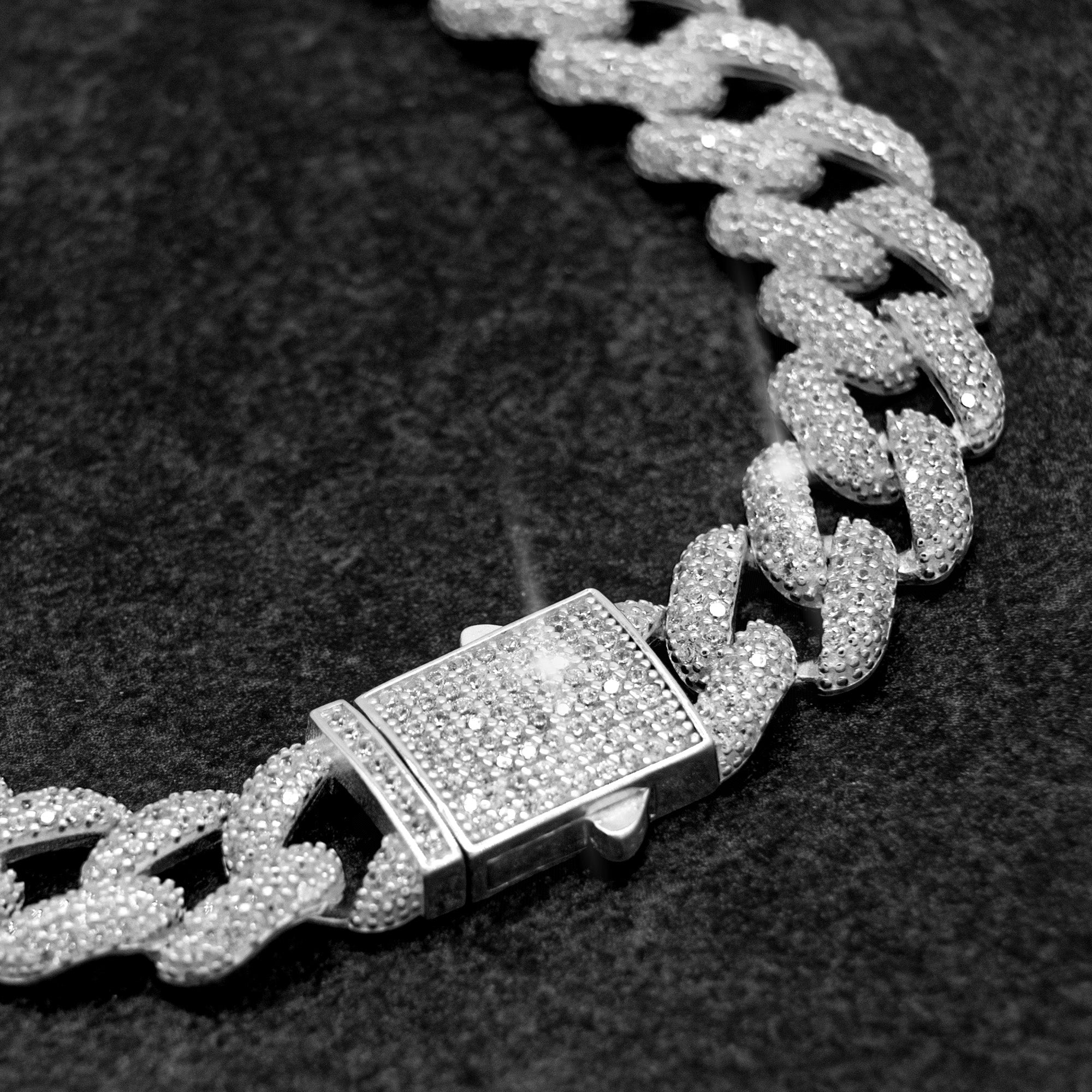 CUBAN LINK ARMBAND