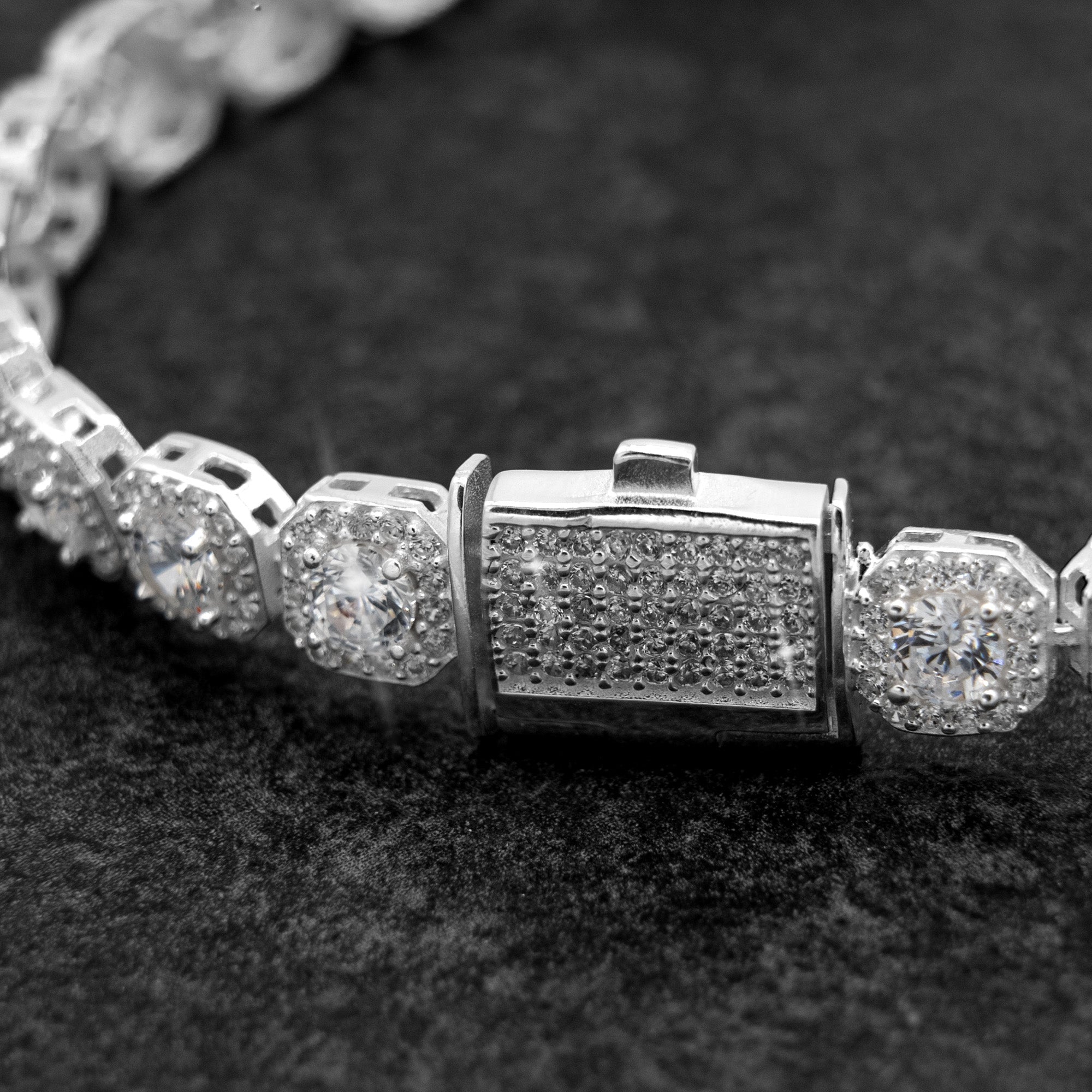 CLUSTER ARMBAND