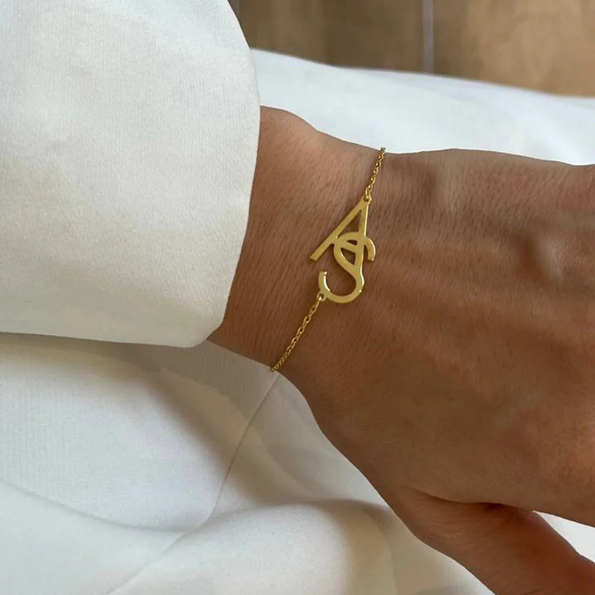 14K 2ER INITIAL ARMBAND
