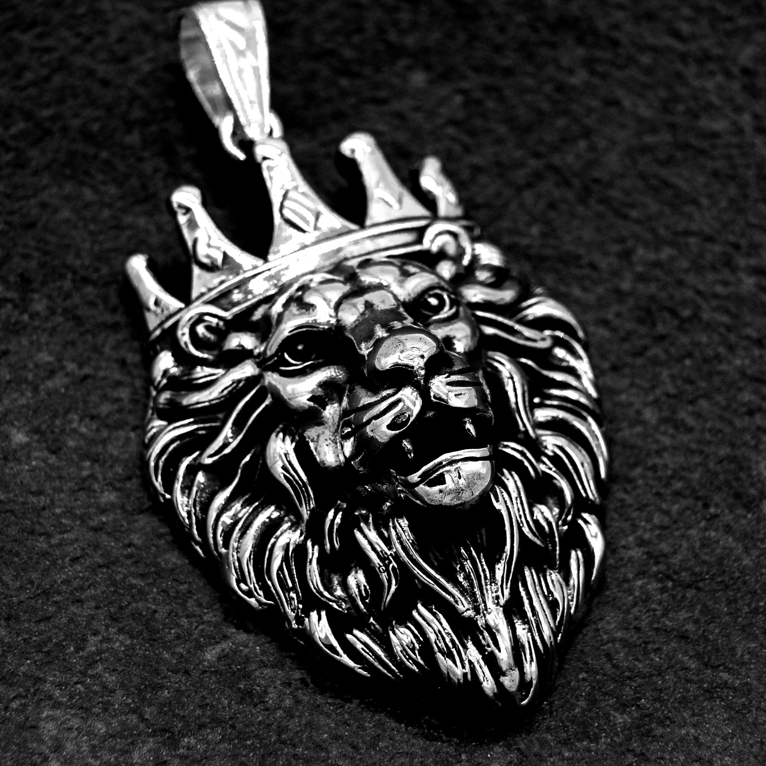 LÖWE ANHÄNGER OXIDIERT