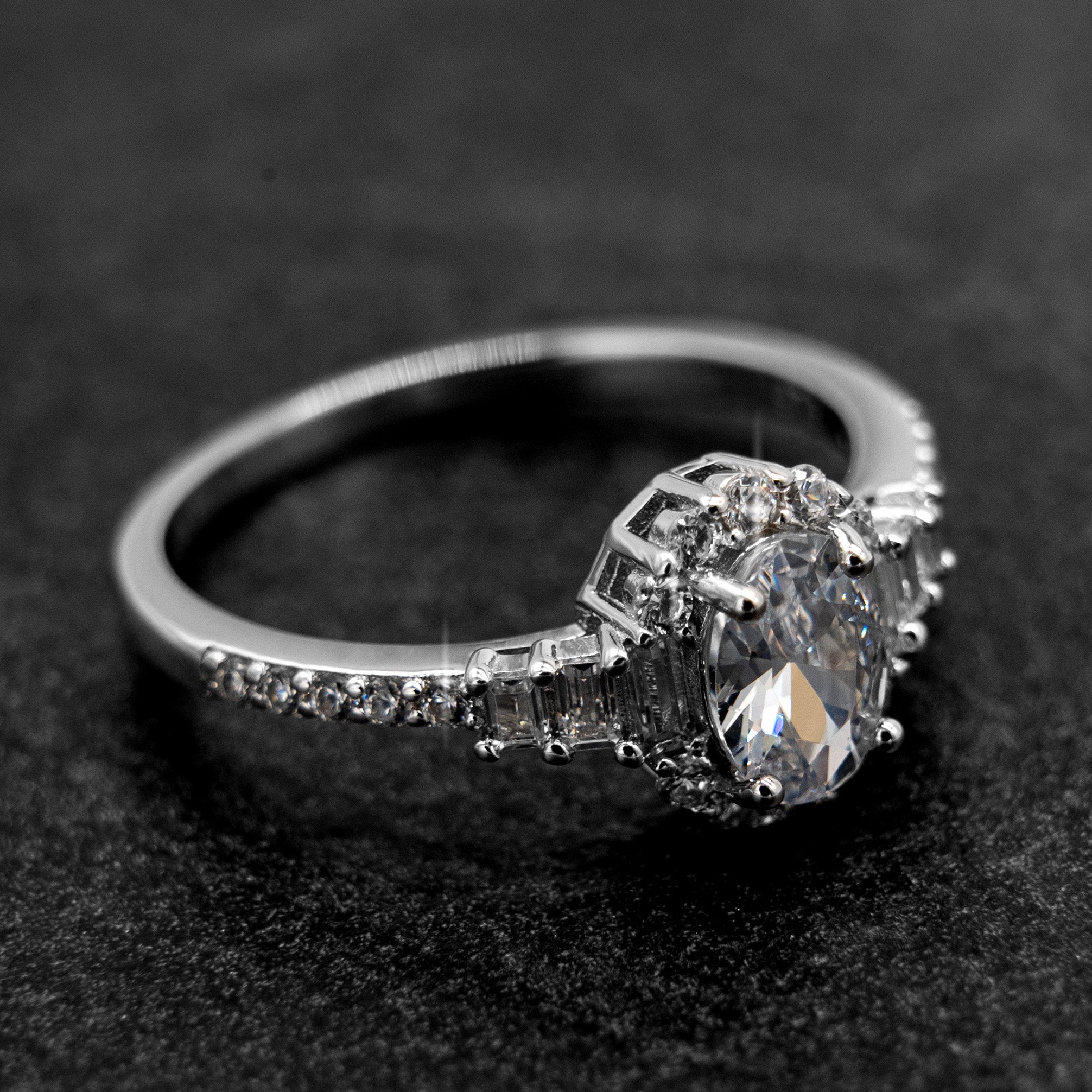 BAGUETTE ICE RING