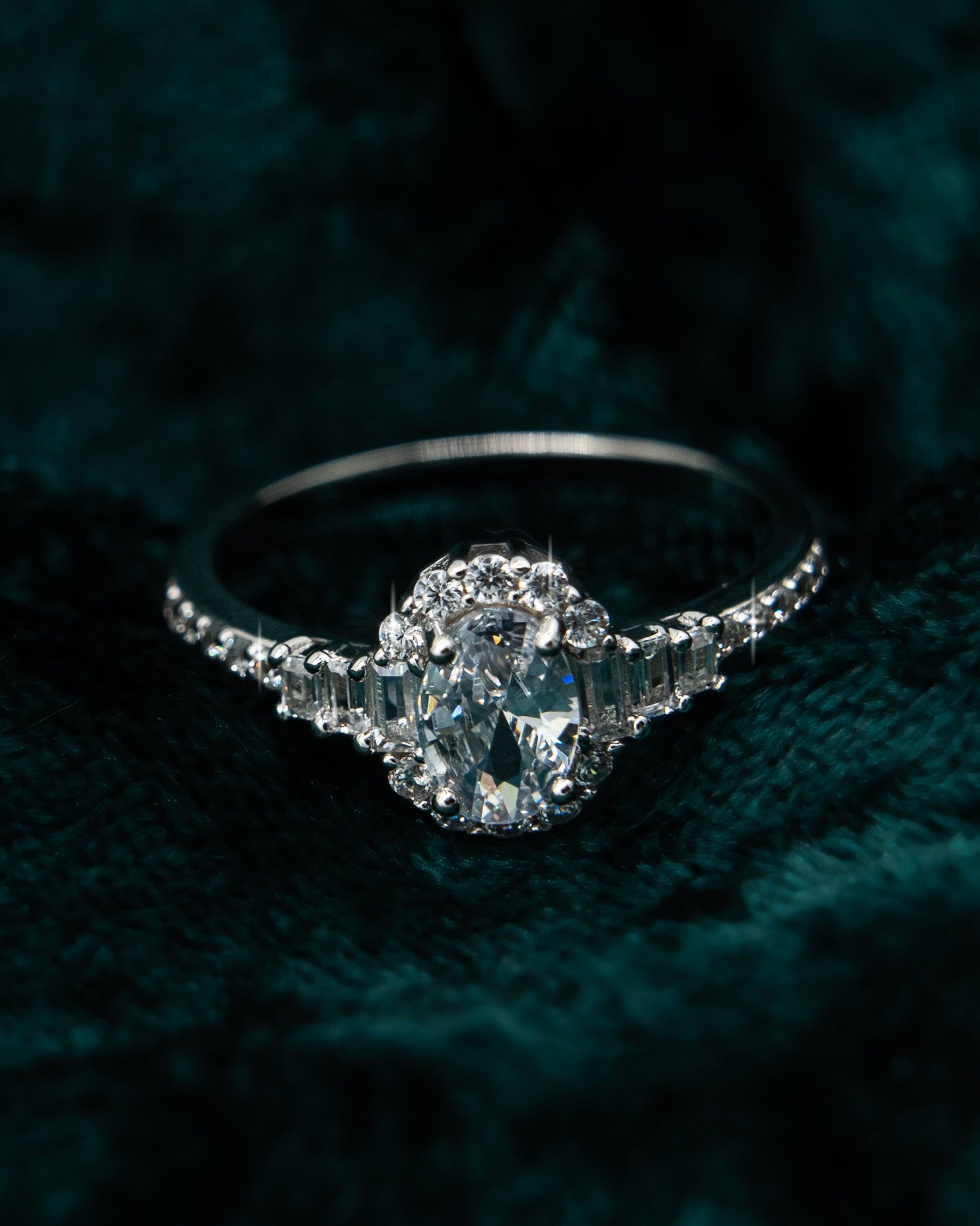 BAGUETTE ICE RING